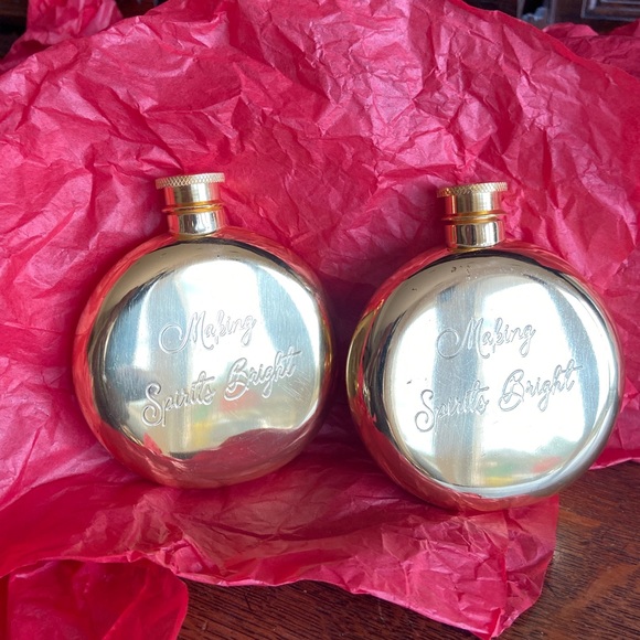 NWT- 2 GOLD PLATED LUXURY FLASKS (2) - Picture 5 of 14